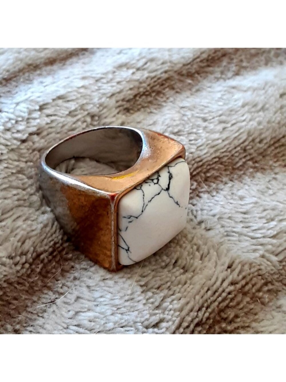 Faux marble & gold ring